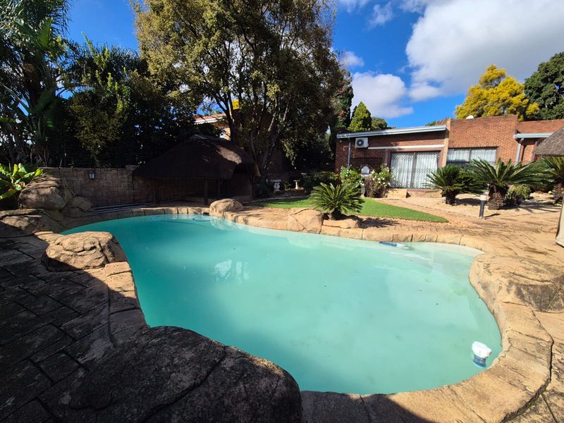 Family Paradise in Glenvista - Photo 5