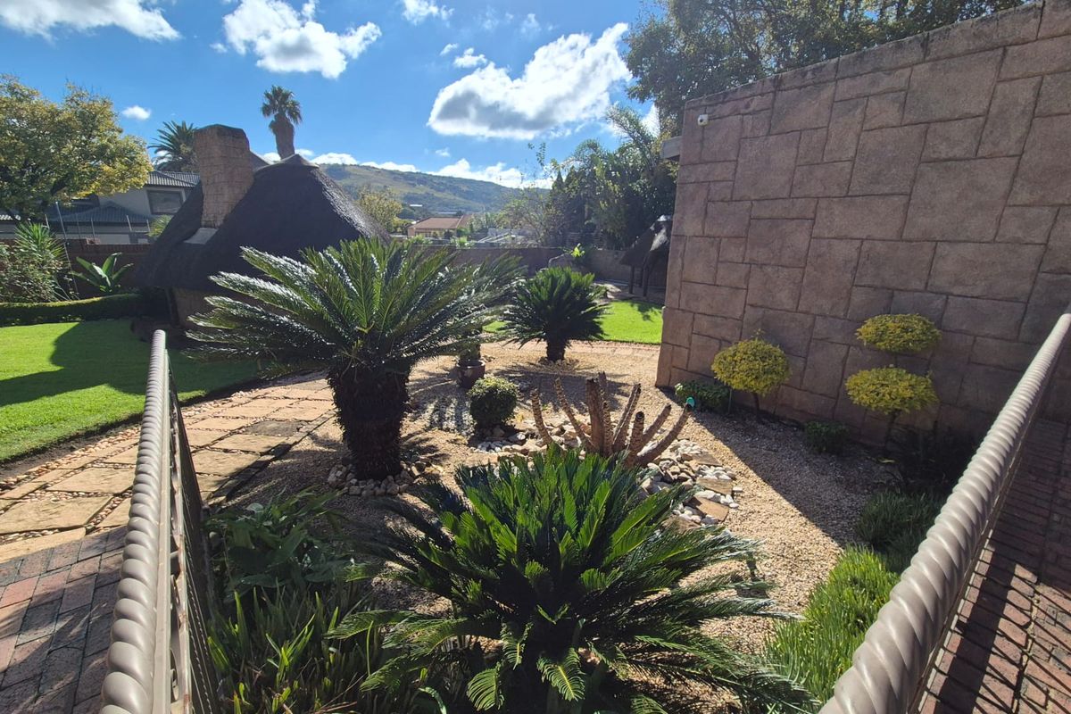 Family Paradise in Glenvista - Photo 2