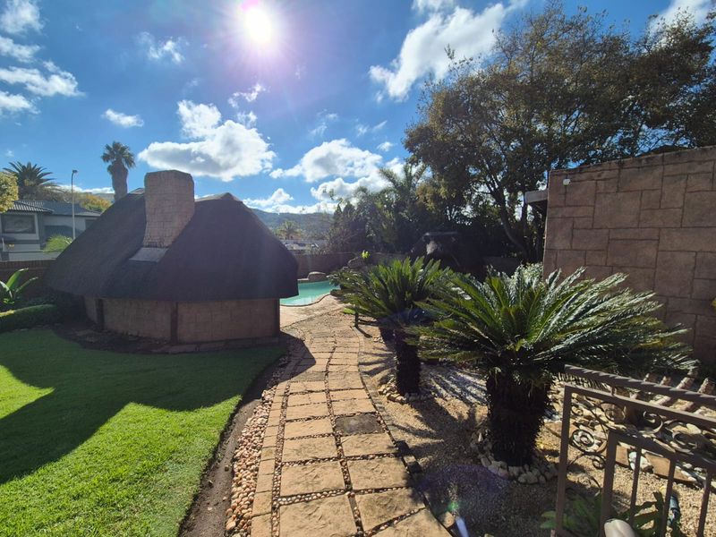 Family Paradise in Glenvista - Photo 3