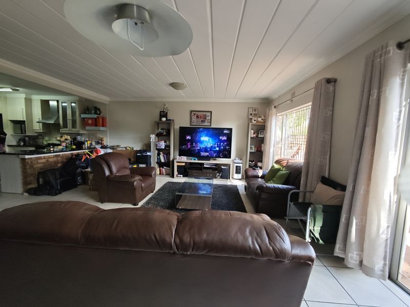 4 bedroom ,2 Bathroom Apartment for rent at Lorani Mews - Photo 10