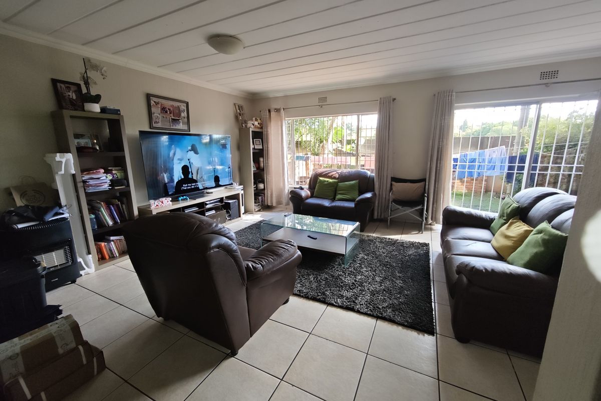 4 bedroom ,2 Bathroom Apartment for rent at Lorani Mews - Photo 2