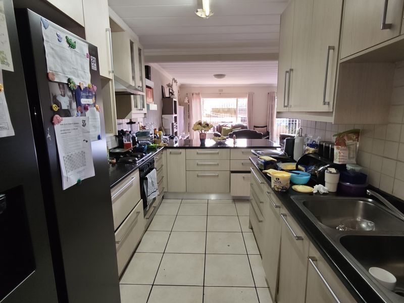4 bedroom ,2 Bathroom Apartment for rent at Lorani Mews - Photo 6
