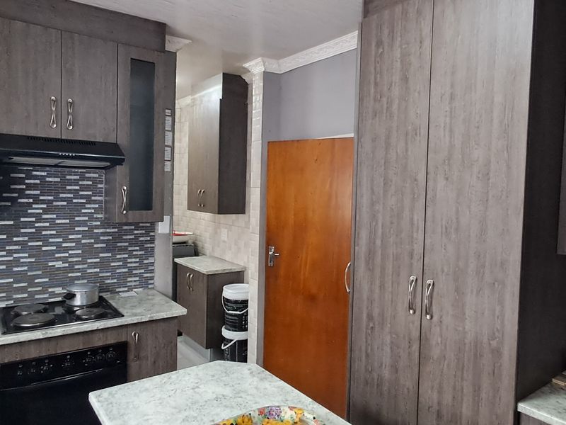Charming 3-bedroom house for sale in Durnacol, Dannhauser—your perfect family home awaits! - Photo 7