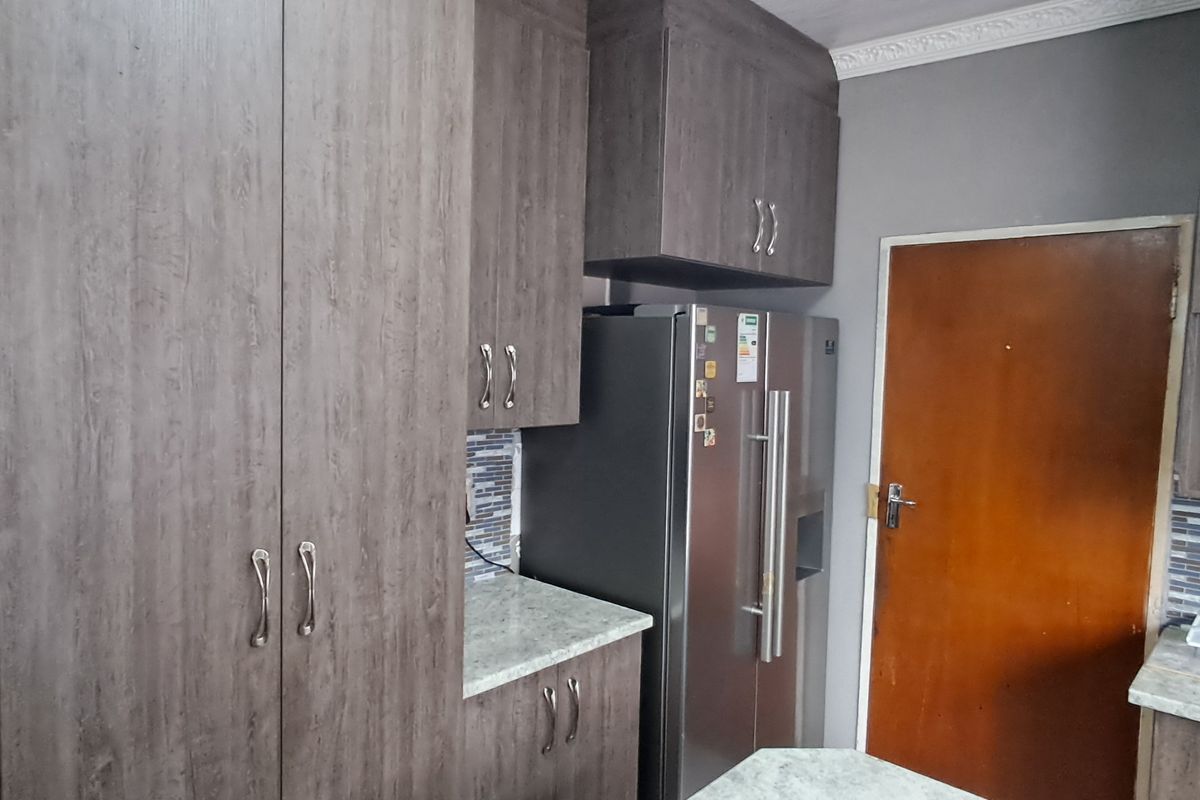 Charming 3-bedroom house for sale in Durnacol, Dannhauser—your perfect family home awaits! - Photo 3
