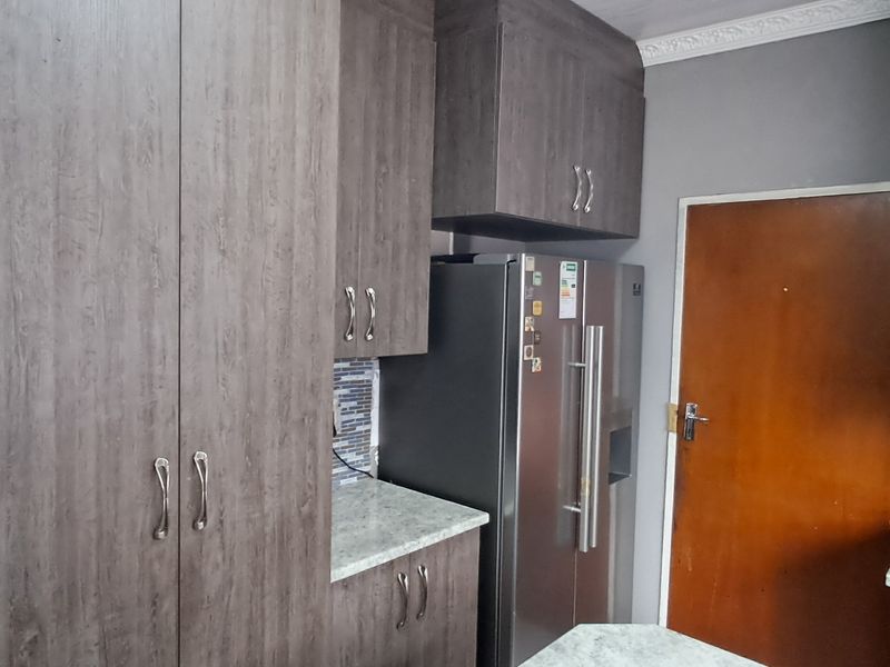 Charming 3-bedroom house for sale in Durnacol, Dannhauser—your perfect family home awaits! - Photo 3