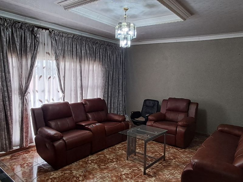Charming 3-bedroom house for sale in Durnacol, Dannhauser—your perfect family home awaits! - Photo 4