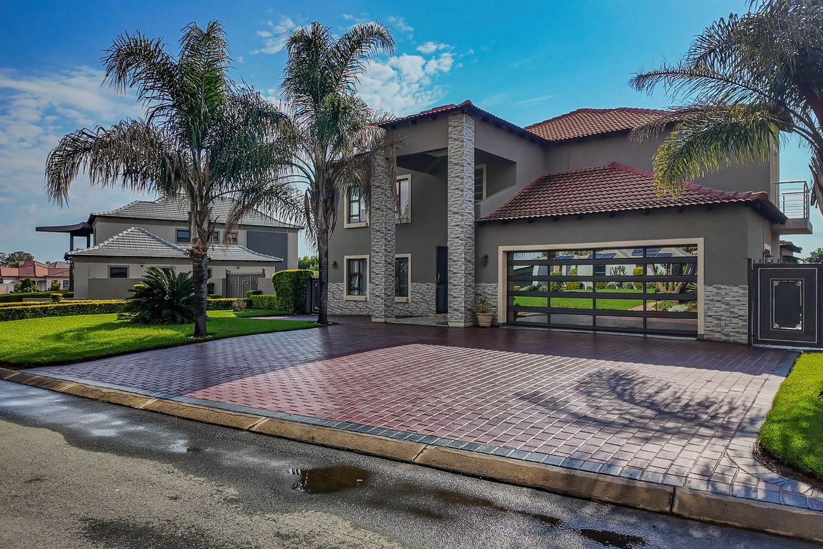 A Grand Residence Designed For Luxurious Entertaining - Photo 2