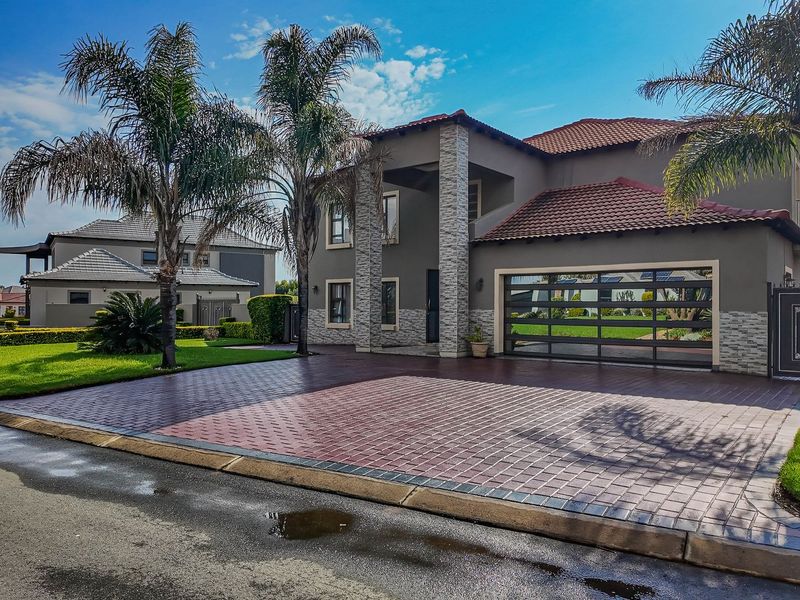 A Grand Residence Designed For Luxurious Entertaining - Photo 2