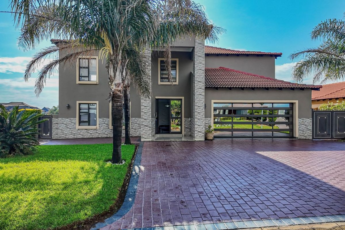 A Grand Residence Designed For Luxurious Entertaining - Photo 3