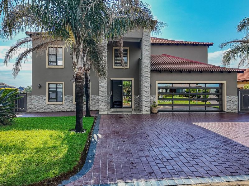 A Grand Residence Designed For Luxurious Entertaining - Photo 3