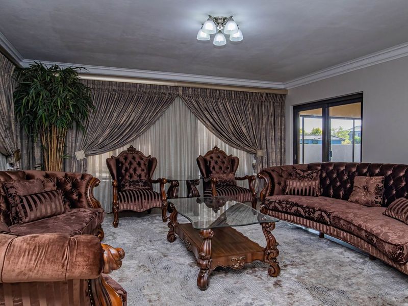 A Grand Residence Designed For Luxurious Entertaining - Photo 5