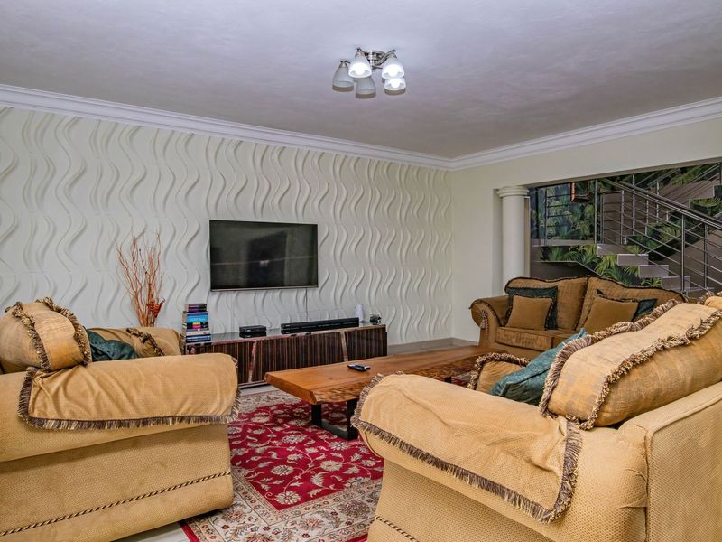 A Grand Residence Designed For Luxurious Entertaining - Photo 9