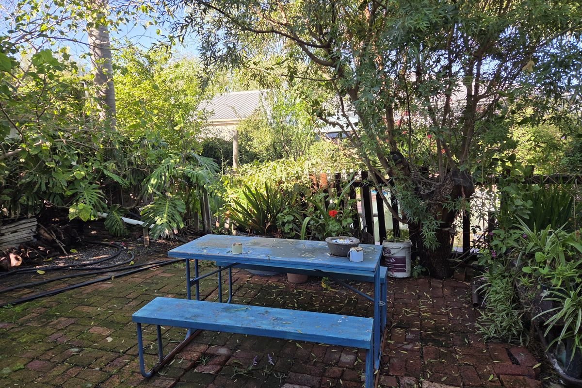 Exceptionally Spacious 3-Bedroom Family Home on a Large Corner Plot - Photo 3