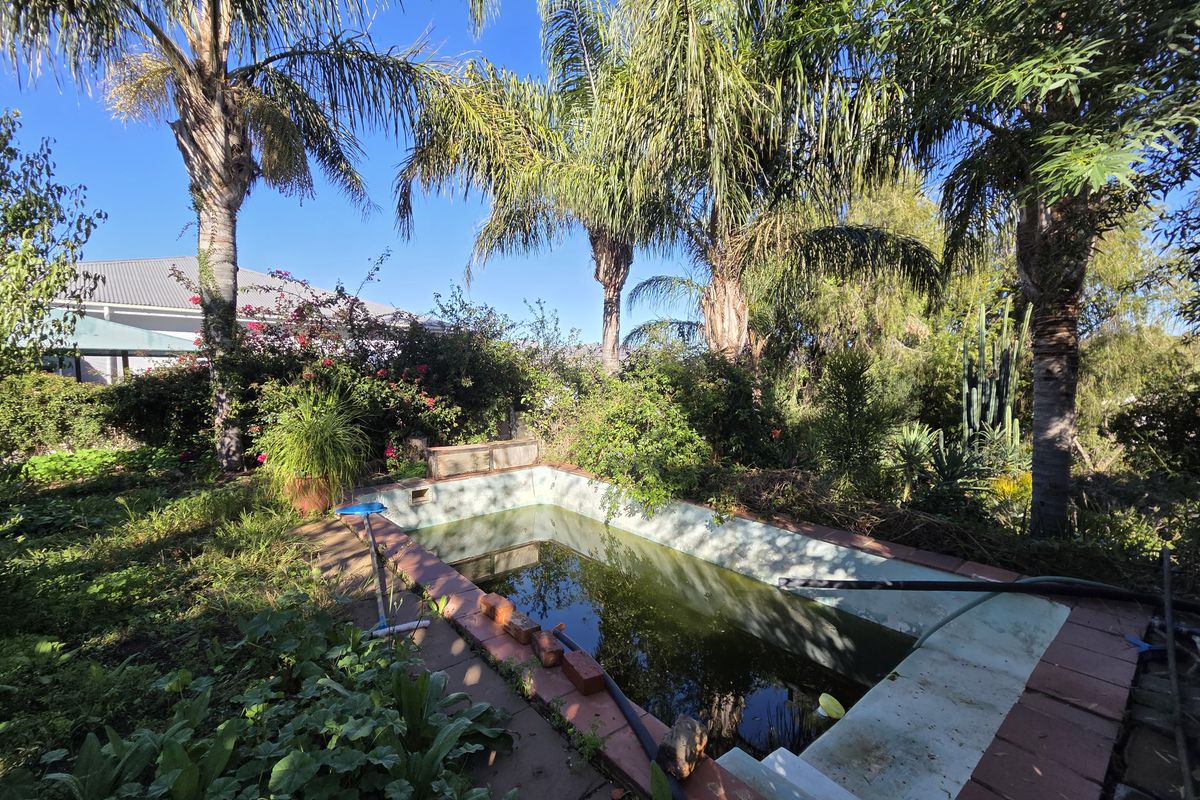 Exceptionally Spacious 3-Bedroom Family Home on a Large Corner Plot - Photo 5