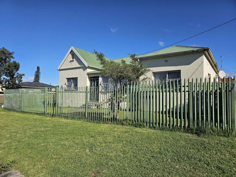 Cambridge West - Spacious Family Home Calling a Loving Family - Photo 2