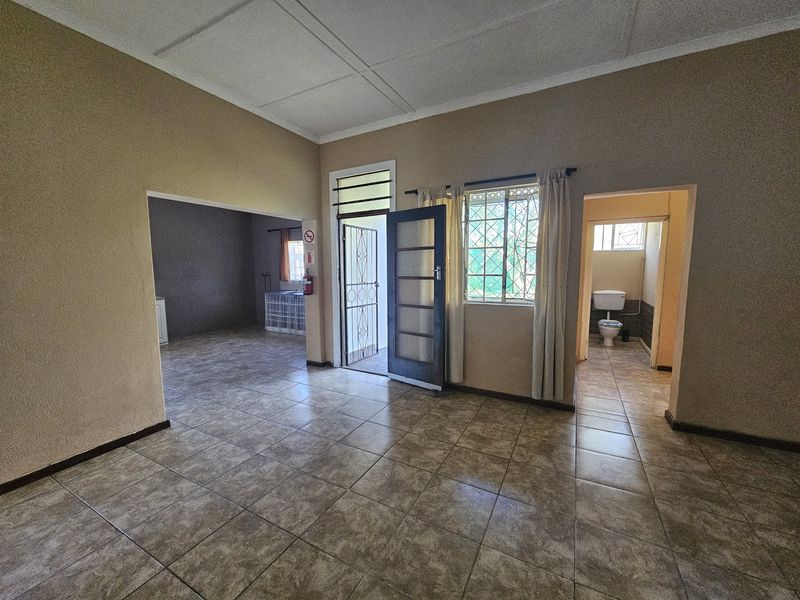 Cambridge West - Semi Detached, neat and spacious property - Photo 10
