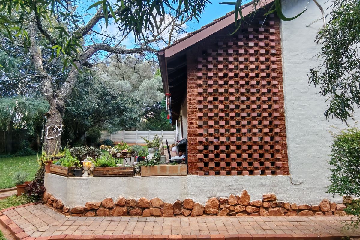 3 Bedroom 2 Bathroom House –  Great Space @ 199 sqm - Murrayfield! - Photo 2