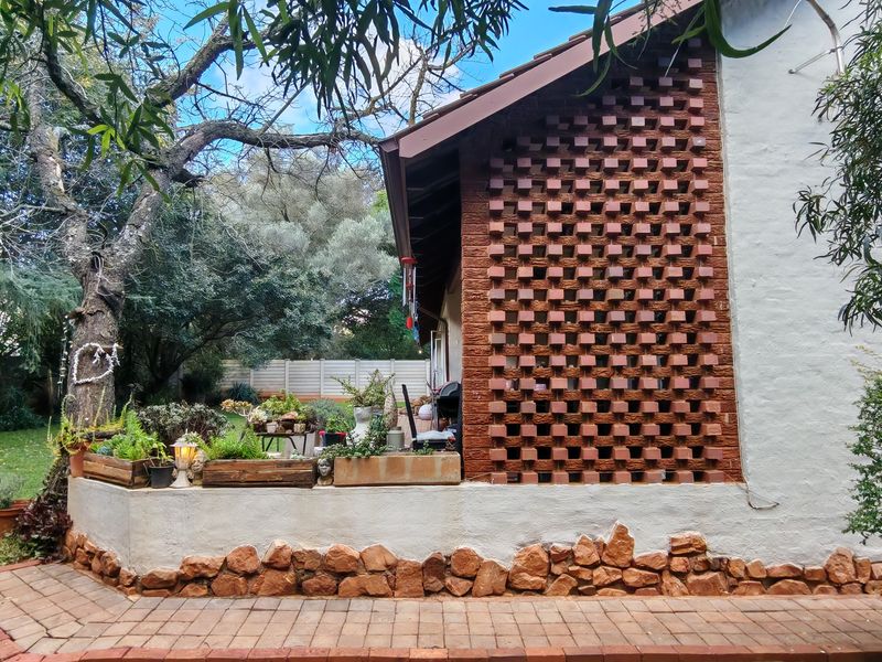 3 Bedroom 2 Bathroom House –  Great Space @ 199 sqm - Murrayfield! - Photo 2
