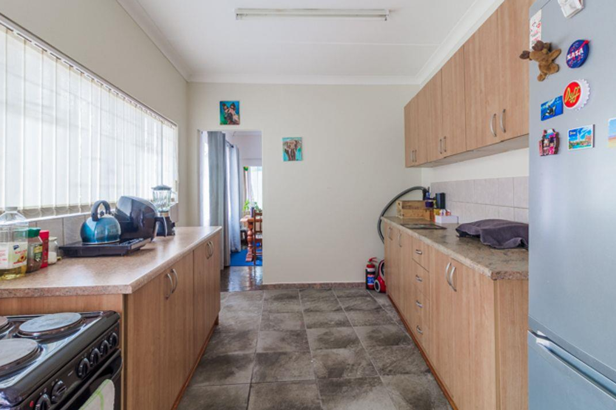 3 Bedroom 2 Bathroom House –  Great Space @ 199 sqm - Murrayfield! - Photo 4