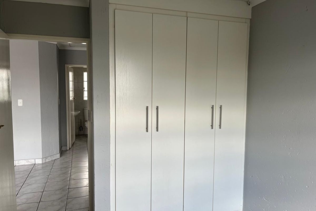 Modern 2 Bedroom First Floor Apartment with Garage in Secure Complex - Photo 5