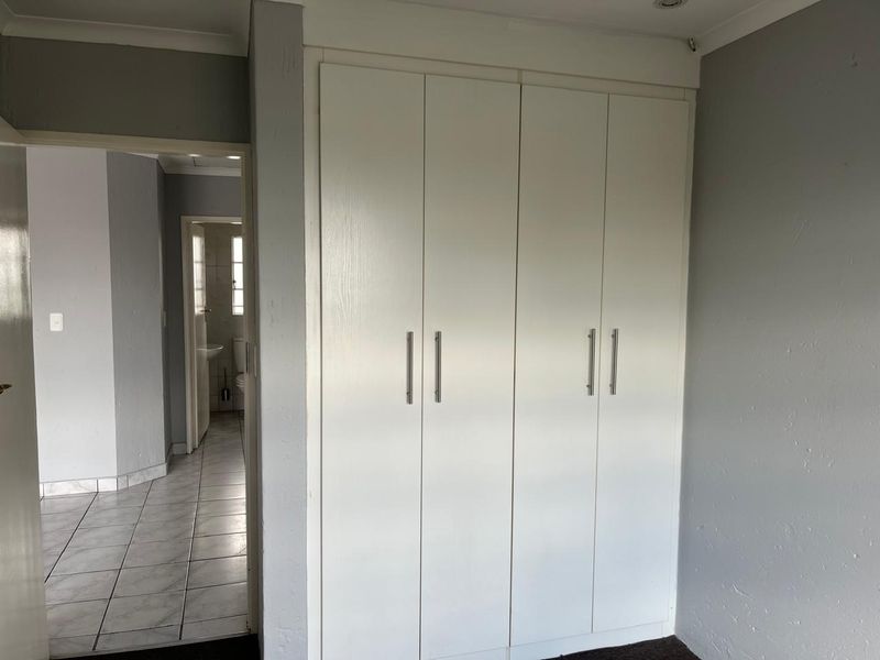 Modern 2 Bedroom First Floor Apartment with Garage in Secure Complex - Photo 5
