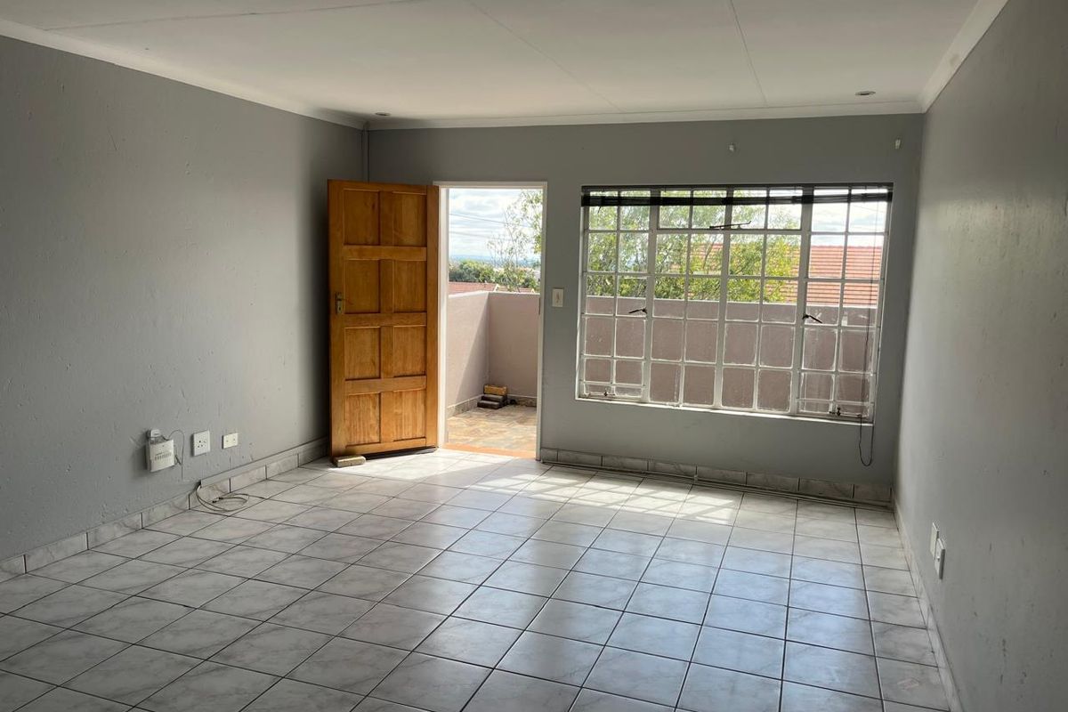 Modern 2 Bedroom First Floor Apartment with Garage in Secure Complex - Photo 3