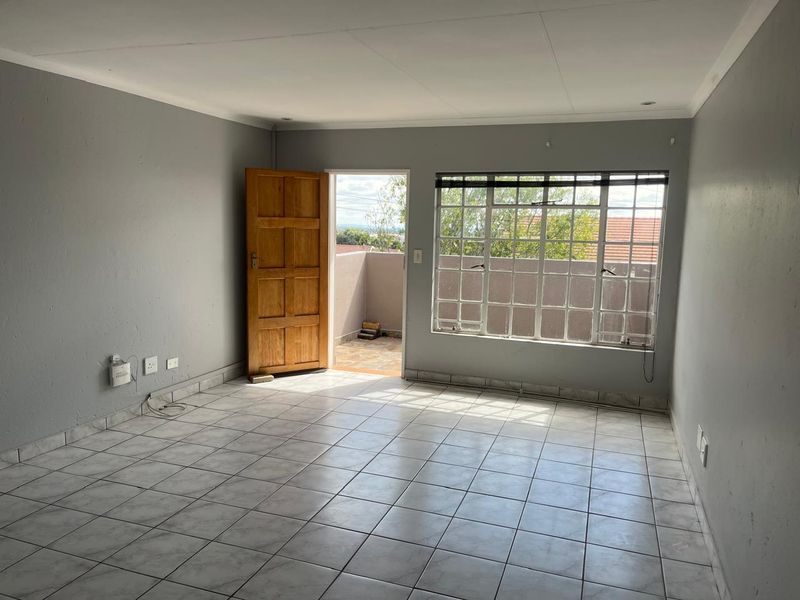 Modern 2 Bedroom First Floor Apartment with Garage in Secure Complex - Photo 3