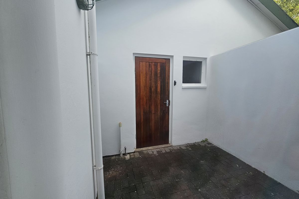 Bonza Bay - Lovely Duplex Townhouse in tranquil suburb - Photo 5