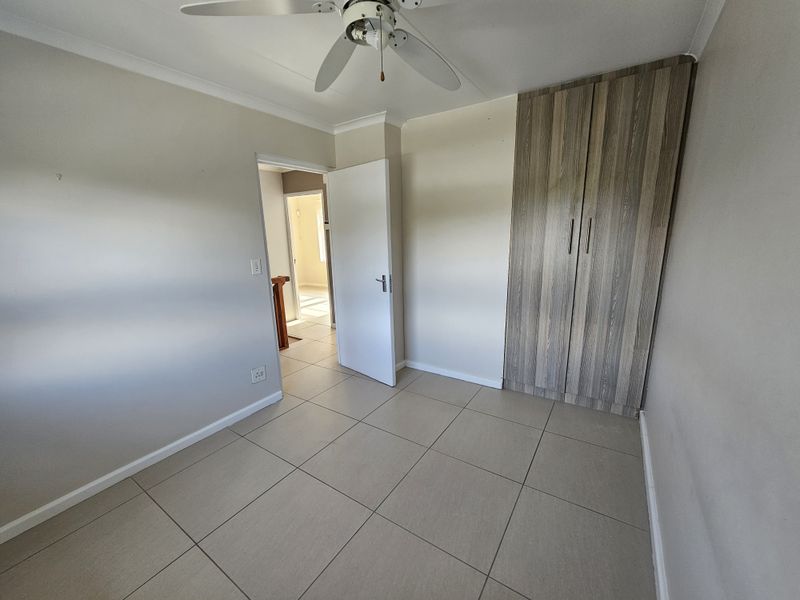 Bonza Bay - Lovely Duplex Townhouse in tranquil suburb - Photo 10