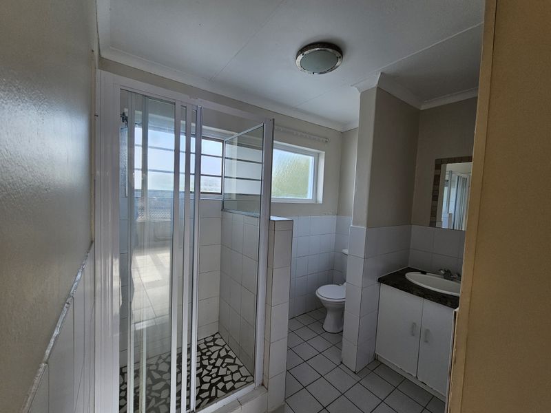 Bonza Bay - Lovely Duplex Townhouse in tranquil suburb - Photo 8