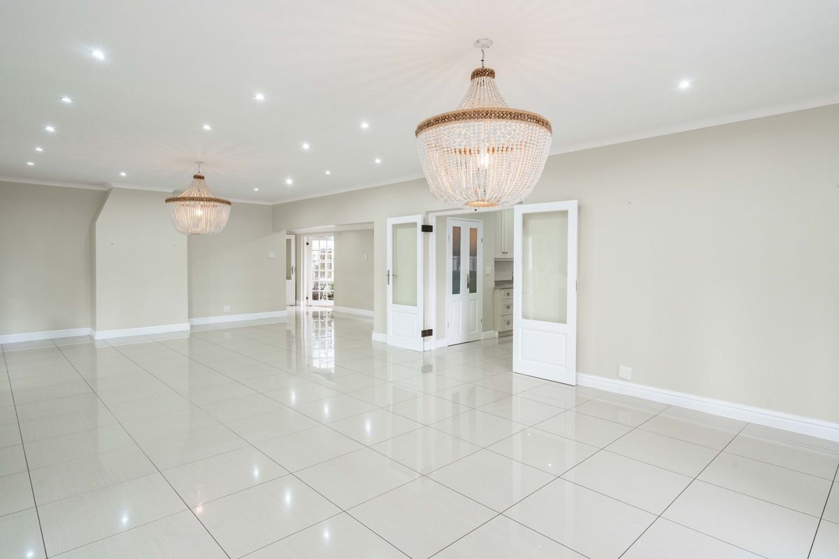 Luxury Two Home Estate in Kloof’s Prestigious Blue Zone - Photo 5