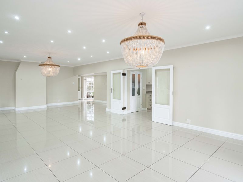 Luxury Two Home Estate in Kloof’s Prestigious Blue Zone - Photo 5