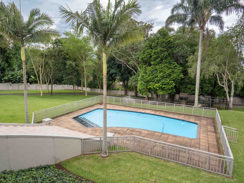 Luxury Two Home Estate in Kloof’s Prestigious Blue Zone - Photo 10