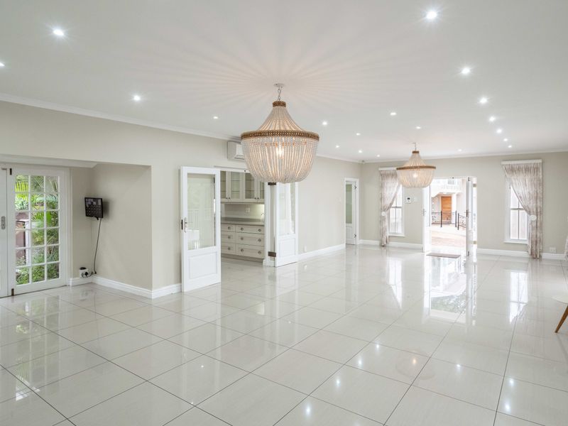 Luxury Two Home Estate in Kloof’s Prestigious Blue Zone - Photo 7