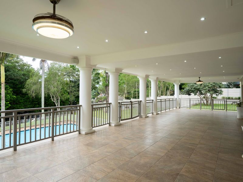 Luxury Two Home Estate in Kloof’s Prestigious Blue Zone - Photo 8