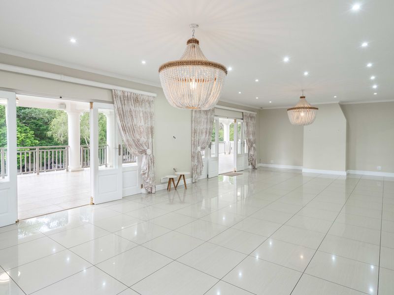 Luxury Two Home Estate in Kloof’s Prestigious Blue Zone - Photo 6