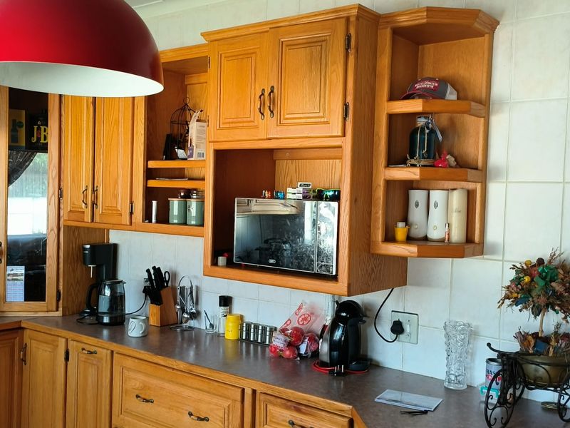 3 BEDROOM HOME FOR SALE A FAMILY LIVING AND ENTERTAINMENT IN STILFONTEIN CLOSE TO THE MALL!! - Photo 3