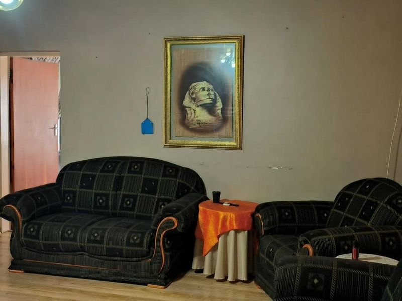 3 BEDROOM HOME FOR SALE A FAMILY LIVING AND ENTERTAINMENT IN STILFONTEIN CLOSE TO THE MALL!! - Photo 4