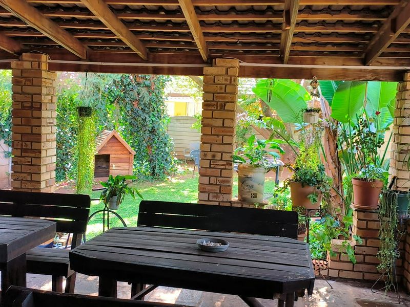 3 BEDROOM HOME FOR SALE A FAMILY LIVING AND ENTERTAINMENT IN STILFONTEIN CLOSE TO THE MALL!! - Photo 7