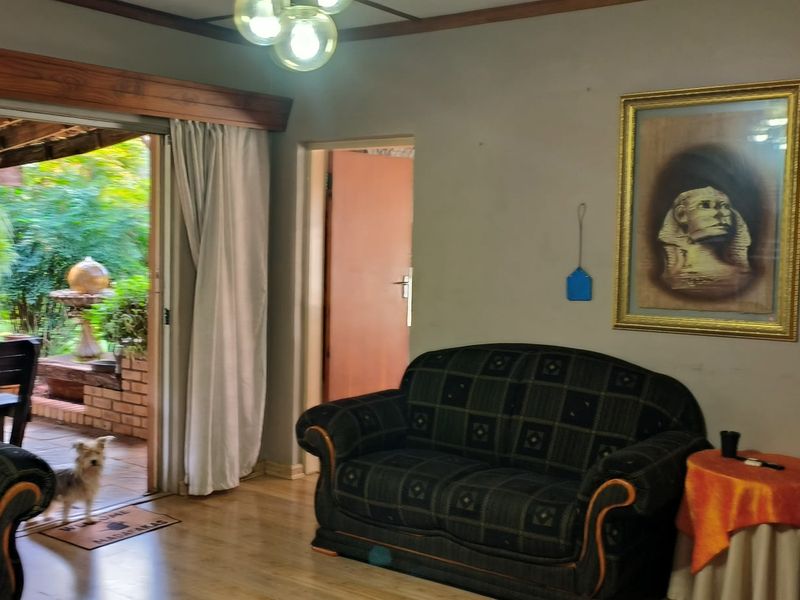 3 BEDROOM HOME FOR SALE A FAMILY LIVING AND ENTERTAINMENT IN STILFONTEIN CLOSE TO THE MALL!! - Photo 6