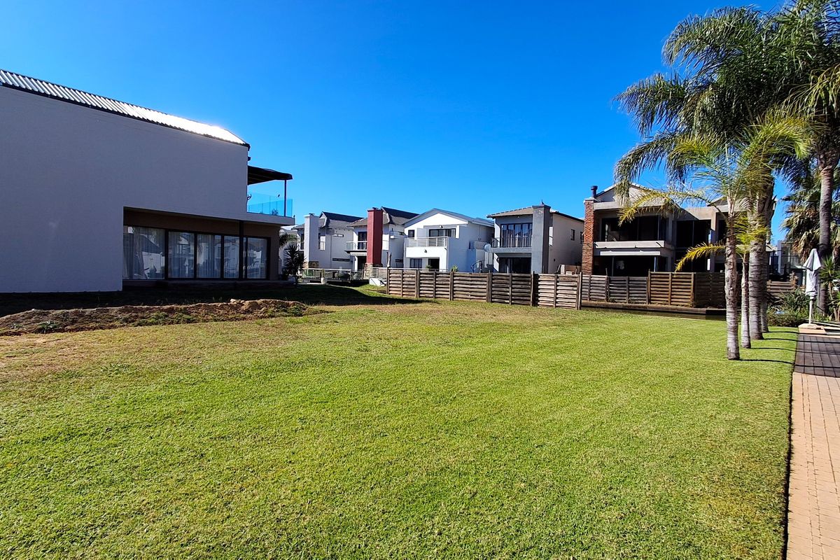 The Islands Estate – Waterfront Living at its Finest - Photo 5