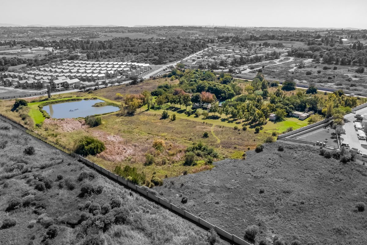 Starting to bid from R13 500 000.00 !!! Live Online Auction! Non-Distressed Auction - Photo 2