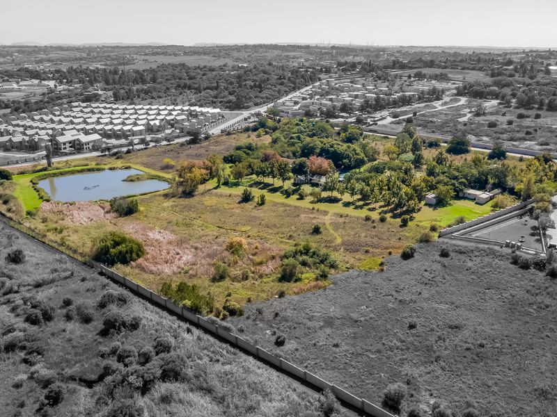 Starting to bid from R13 500 000.00 !!! Live Online Auction! Non-Distressed Auction - Photo 2