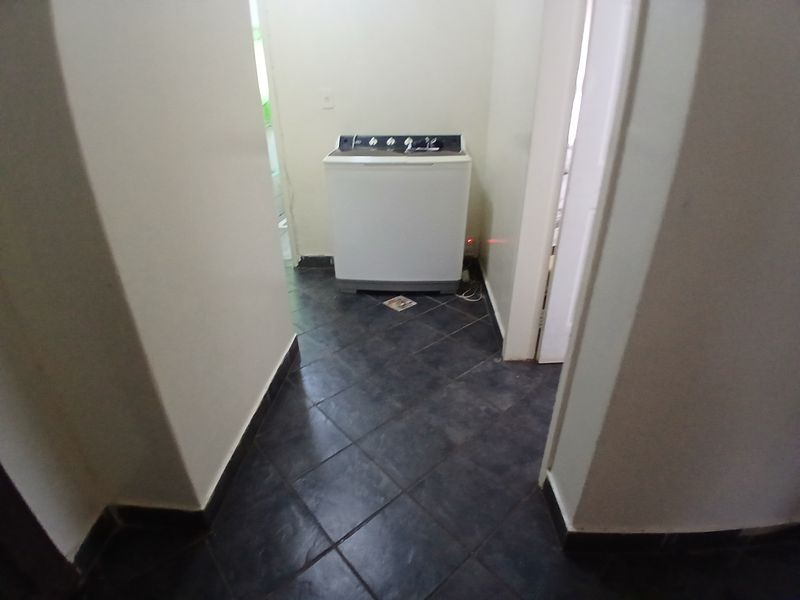 Massive 2419m2 Property with Double Dwelling , Pool, Garden and Secure parking. - Photo 7