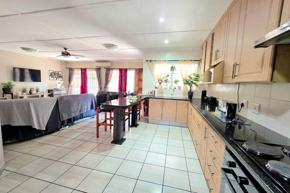 Modern, Move-In Ready Home with Flexible Living Options - Photo 4
