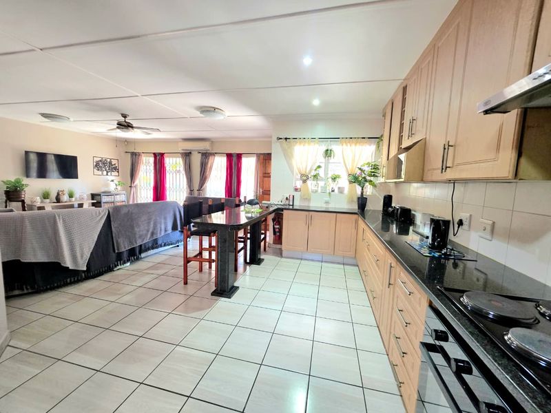 Modern, Move-In Ready Home with Flexible Living Options - Photo 4