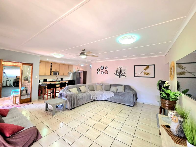 Modern, Move-In Ready Home with Flexible Living Options - Photo 5