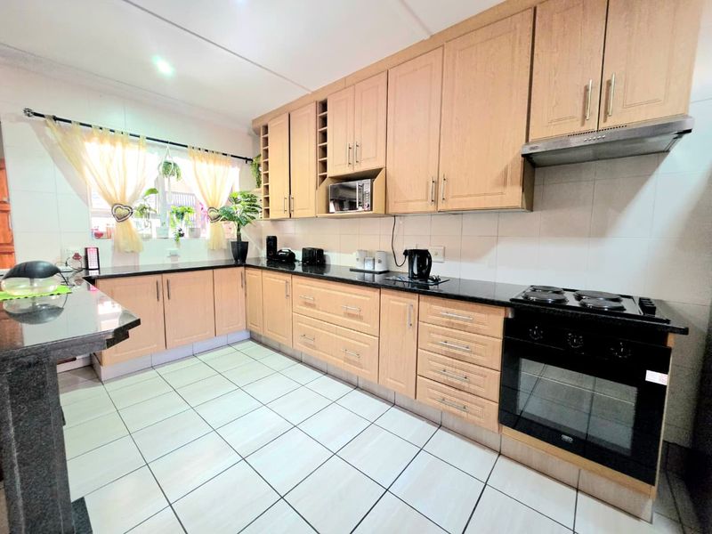 Modern, Move-In Ready Home with Flexible Living Options - Photo 3