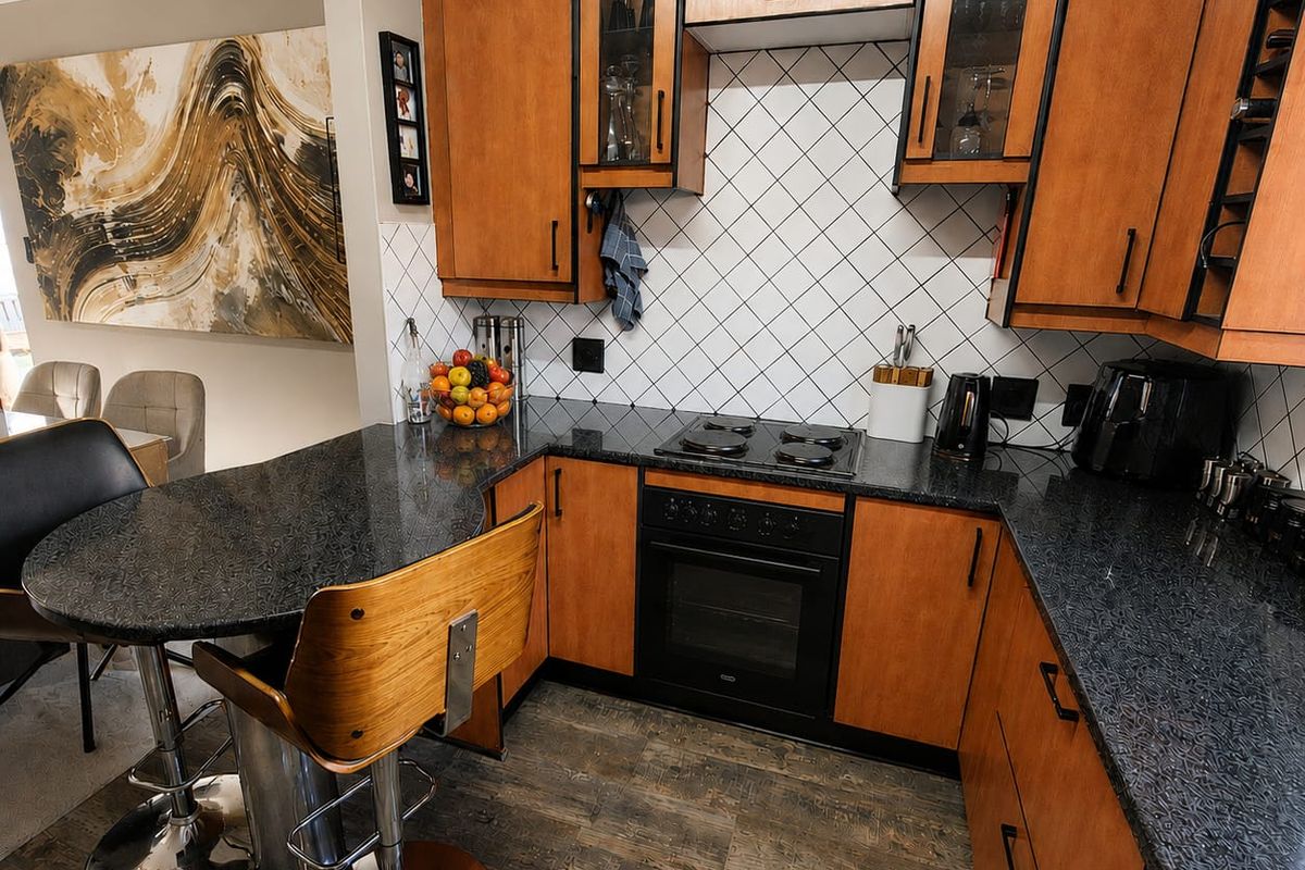 Immaculate family home in Exclusive Estate! - Photo 4