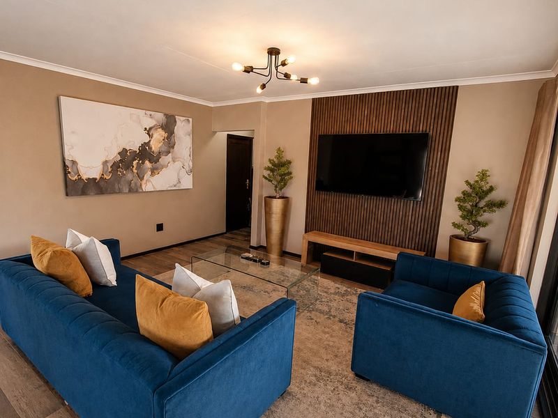 Immaculate family home in Exclusive Estate! - Photo 3